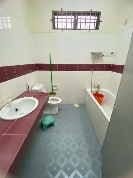 Rumah Teres 2 Tingkat untuk Dijual di Taman Mount Austin (Tebrau) - Ee Fong Toh - Bathroom - PropertyGuru.com.my