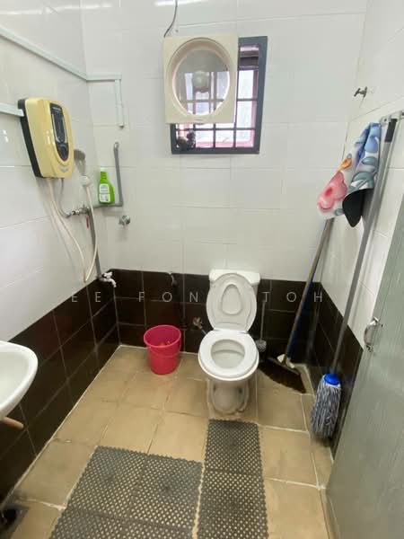 Rumah Teres 2 Tingkat untuk Dijual di Taman Mount Austin (Tebrau) - Ee Fong Toh - Bathroom - PropertyGuru.com.my