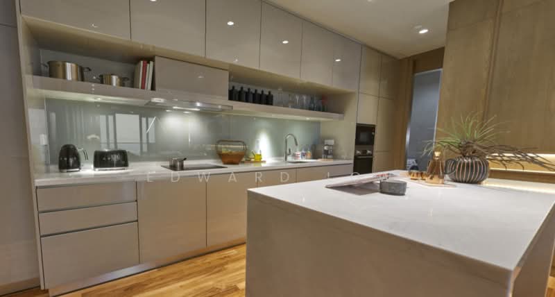 Kediaman Servis untuk Dijual di Conlay Signature Suites by E&O - Edward Low - Kitchen - PropertyGuru.com.my