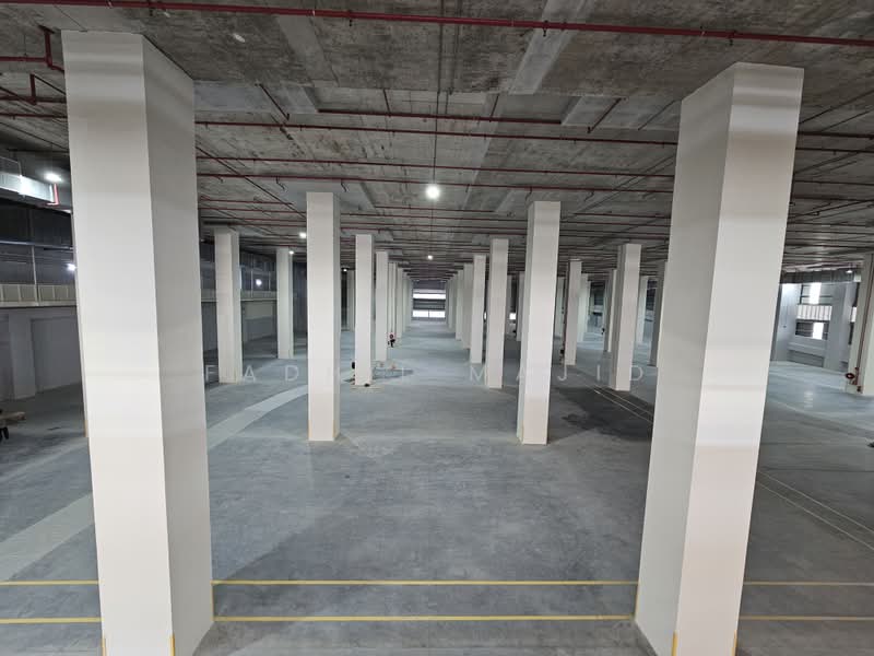 Warehouse for Rent in Kota Kemuning (Shah Alam) - Fadhil Majid - Car Park - PropertyGuru.com.my