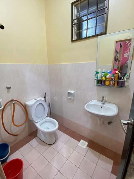 Rumah Teres 2 Tingkat untuk Dijual di Taman Nusa Damai (Pasir Gudang) - Ee Fong Toh - Bathroom - PropertyGuru.com.my