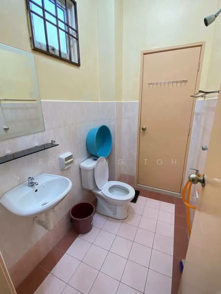Rumah Teres 2 Tingkat untuk Dijual di Taman Nusa Damai (Pasir Gudang) - Ee Fong Toh - Bathroom - PropertyGuru.com.my