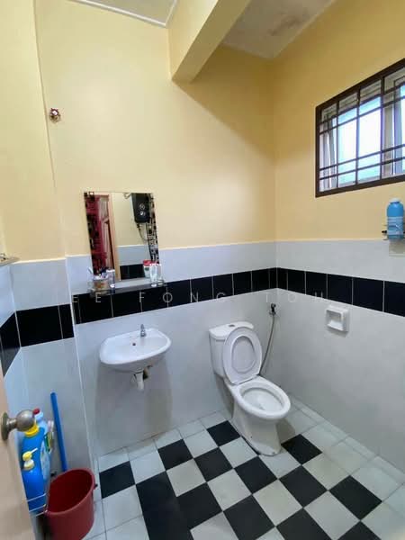 Rumah Teres 2 Tingkat untuk Dijual di Taman Nusa Damai (Pasir Gudang) - Ee Fong Toh - Bathroom - PropertyGuru.com.my