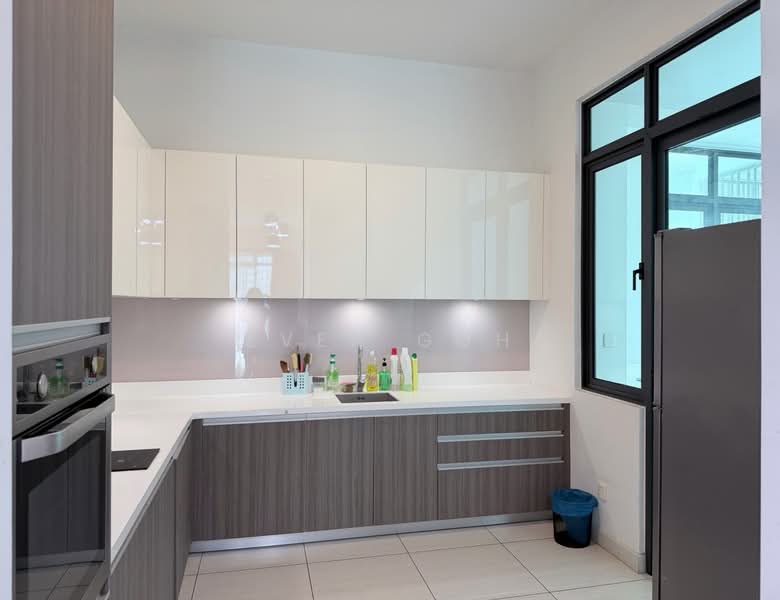 Kondominium untuk Dijual di The LIGHT COLLECTION II - Even Goh - Dry Kitchen - PropertyGuru.com.my