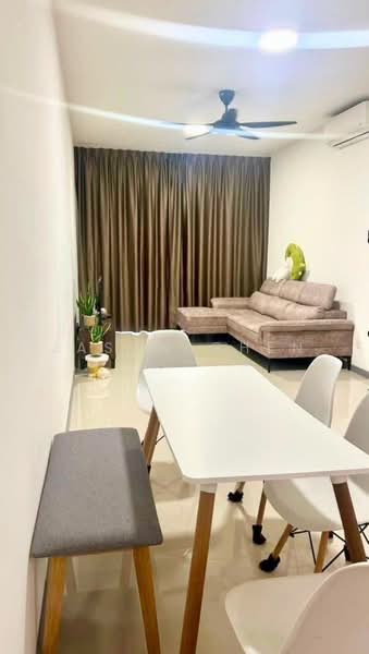 Servis Apartment untuk Disewa di United Point (Residensi Berpadu) - Jason Chen - Living Room - PropertyGuru.com.my