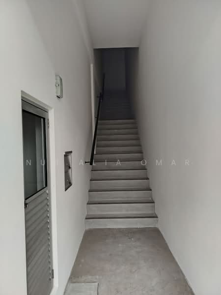 Shop / Office untuk Disewa di Bandar Serenia (Dengkil) - Nur Alia Omar - Corridor - PropertyGuru.com.my