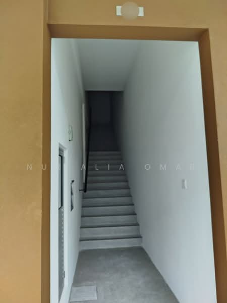 Shop / Office untuk Disewa di Bandar Serenia (Dengkil) - Nur Alia Omar - Corridor - PropertyGuru.com.my