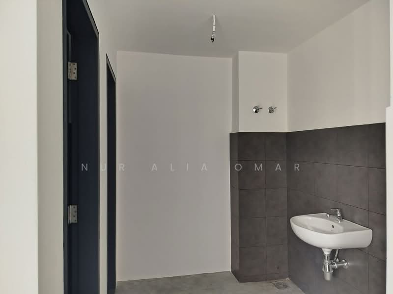 Shop / Office untuk Disewa di Bandar Serenia (Dengkil) - Nur Alia Omar - Bathroom - PropertyGuru.com.my