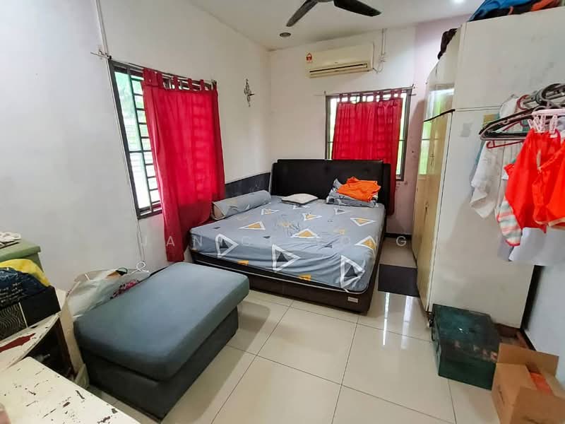 Bungalow for Sale in Taman Kempas Baru (Tampoi) - Janice Yong - Bedroom - PropertyGuru.com.my