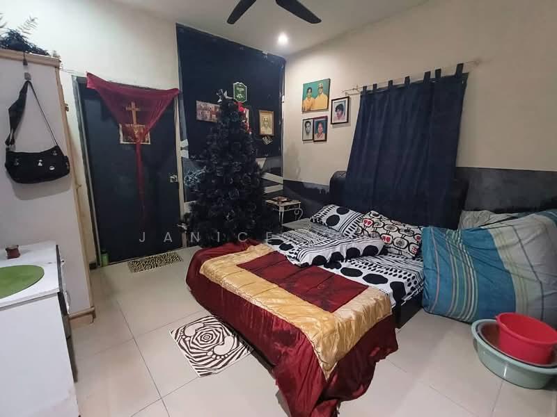 Bungalow for Sale in Taman Kempas Baru (Tampoi) - Janice Yong - Bedroom - PropertyGuru.com.my