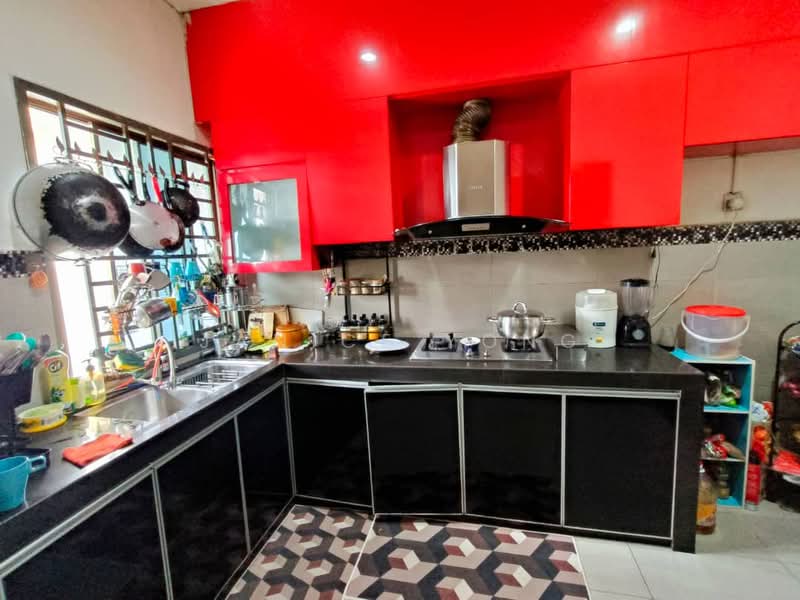 Bungalow for Sale in Taman Kempas Baru (Tampoi) - Janice Yong - Kitchen - PropertyGuru.com.my