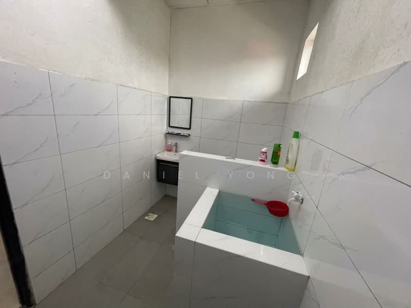 Rumah Teres 2 Tingkat untuk Dijual di Taman Kota Jaya (Kota Tinggi) - Daniel Yong - Bathroom - PropertyGuru.com.my