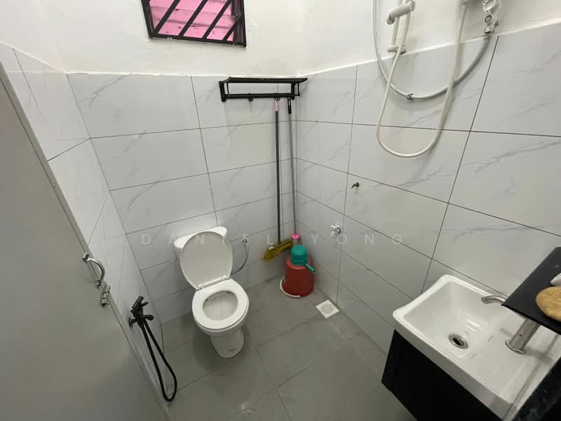 Rumah Teres 2 Tingkat untuk Dijual di Taman Kota Jaya (Kota Tinggi) - Daniel Yong - Bathroom - PropertyGuru.com.my