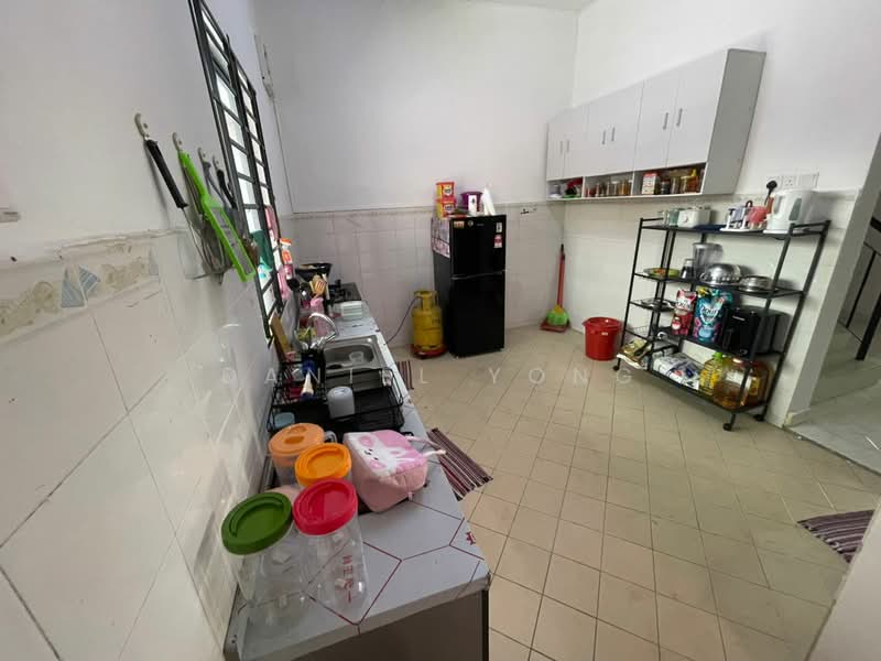 Rumah Teres 2 Tingkat untuk Dijual di Taman Kota Jaya (Kota Tinggi) - Daniel Yong - Kitchen - PropertyGuru.com.my