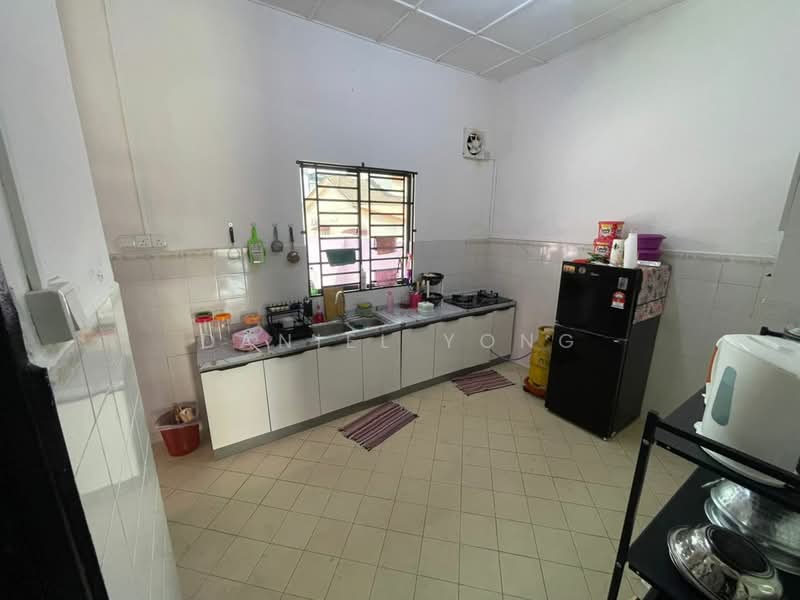 Rumah Teres 2 Tingkat untuk Dijual di Taman Kota Jaya (Kota Tinggi) - Daniel Yong - Kitchen - PropertyGuru.com.my
