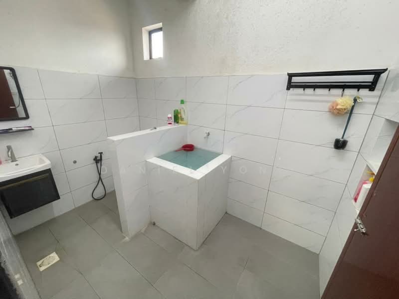 Rumah Teres 2 Tingkat untuk Dijual di Taman Kota Jaya (Kota Tinggi) - Daniel Yong - Bathroom - PropertyGuru.com.my