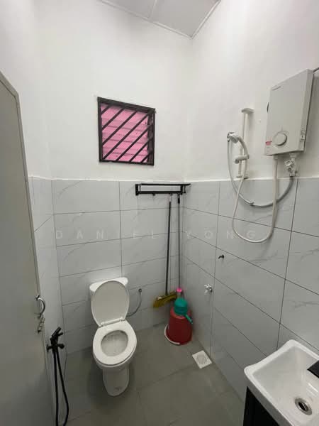 Rumah Teres 2 Tingkat untuk Dijual di Taman Kota Jaya (Kota Tinggi) - Daniel Yong - Bathroom - PropertyGuru.com.my