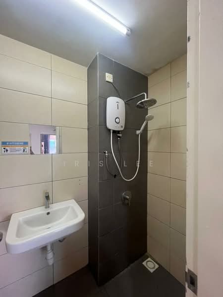 Kondominium untuk Disewa di The Holmes 1 - Iris Lee - Bathroom - PropertyGuru.com.my