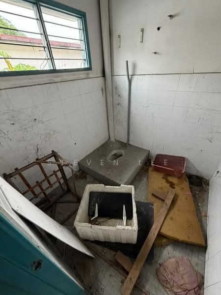 Shop for Sale in (Bukit Sentosa 2) Seksyen Bs2 (Serendah) - Steven Lee - Bathroom - PropertyGuru.com.my