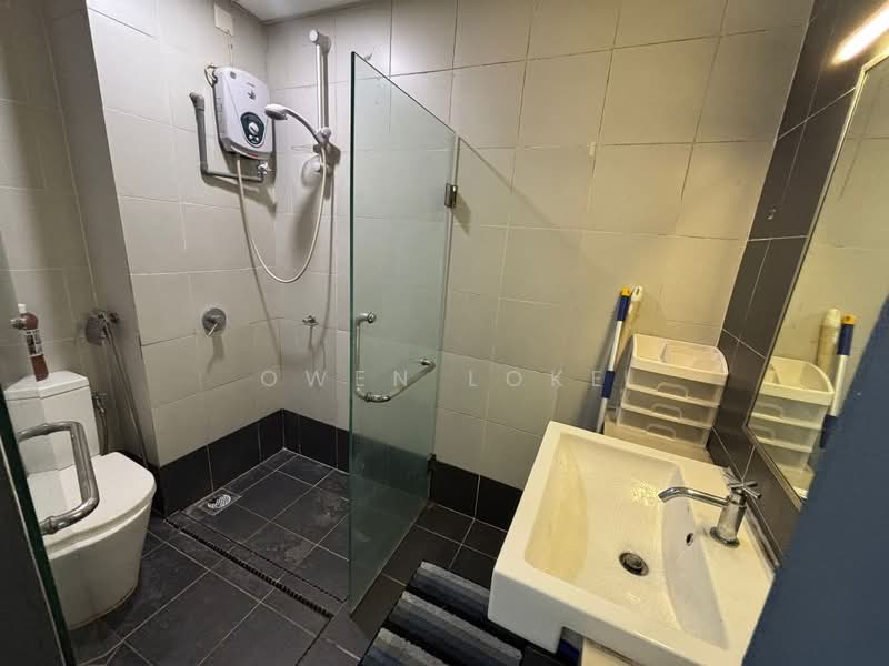 Servis Apartment untuk Disewa di Centrestage Designer Suite - Owen Loke - Bathroom - PropertyGuru.com.my
