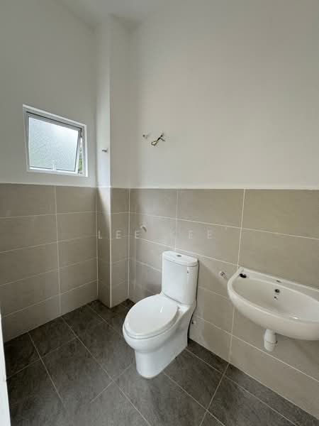 Rumah Teres 1 Tingkat untuk Dijual di Taman Desa Cemerlang (Batu Pahat) - Lee Kee - Bathroom - PropertyGuru.com.my