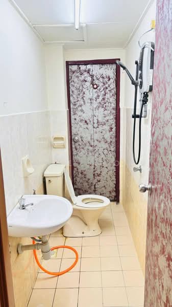 Apartment for Sale at Bayu Puteri 3 - Daniel Yong - Bathroom - PropertyGuru.com.my