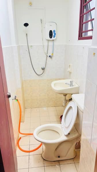 Apartment for Sale at Bayu Puteri 3 - Daniel Yong - Bathroom - PropertyGuru.com.my