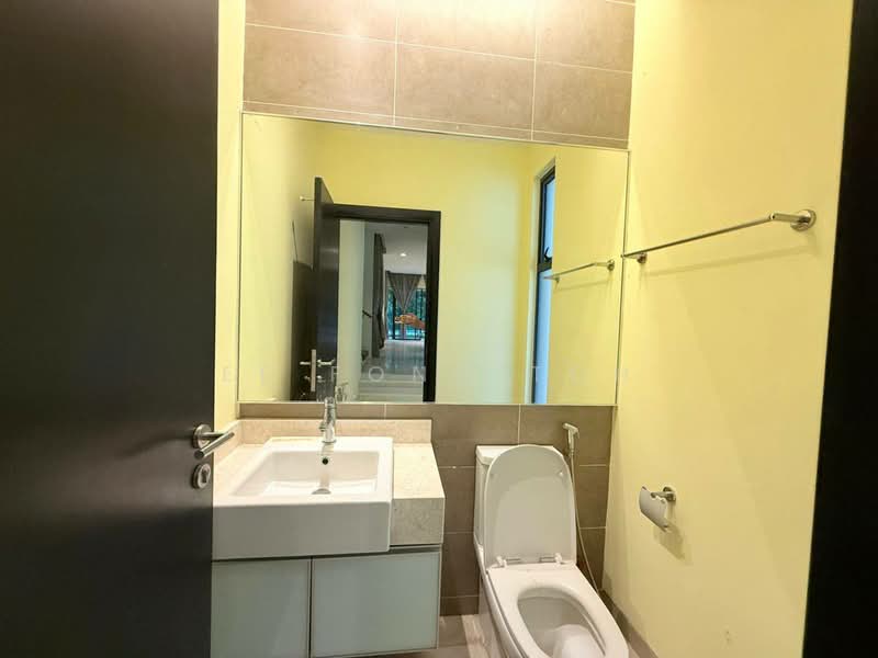 Semi-Detached House for Sale in Leisure Farm (Gelang Patah) - Ee Fong Toh - Bathroom - PropertyGuru.com.my