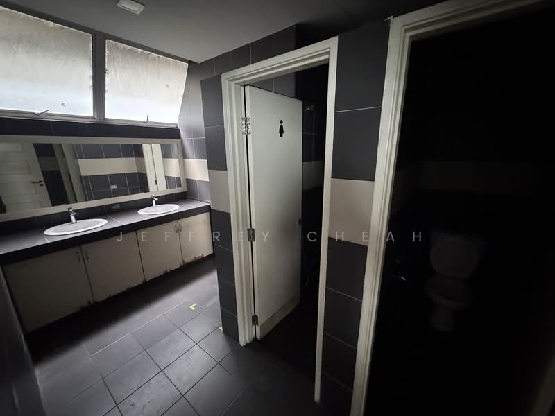 Shop for Rent in Bandar Sri Damansara (Selangor) - Jeffrey Cheah - Bathroom - PropertyGuru.com.my