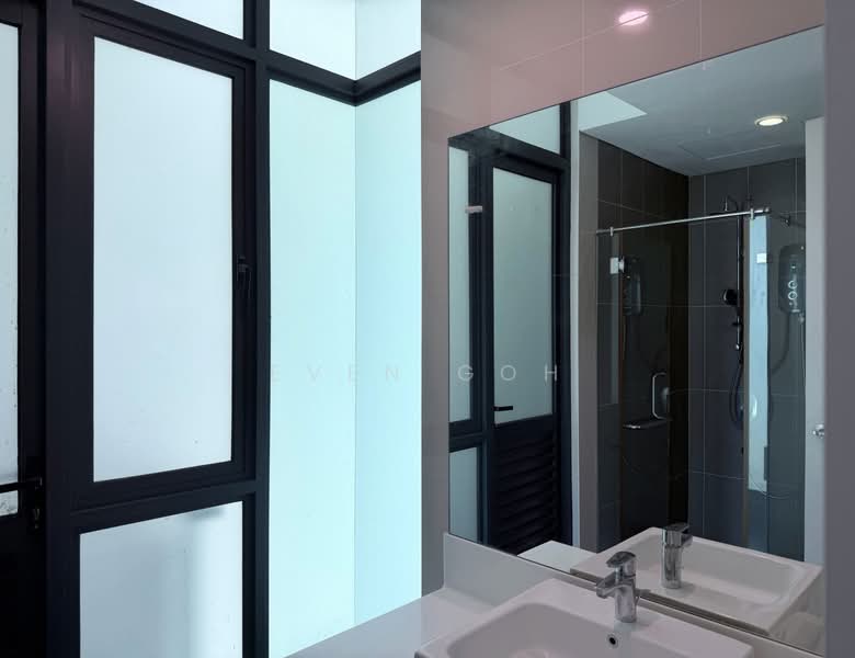 Kondominium untuk Disewa di The LIGHT COLLECTION II - Even Goh - Master Bathroom - PropertyGuru.com.my