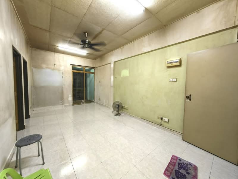 Pangsapuri untuk Dijual di Nusa Bestari Shoplot Apartment - Brandon Tee - Living Room - PropertyGuru.com.my