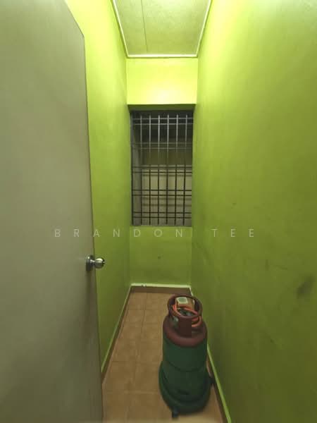 Pangsapuri untuk Dijual di Nusa Bestari Shoplot Apartment - Brandon Tee - Corridor - PropertyGuru.com.my