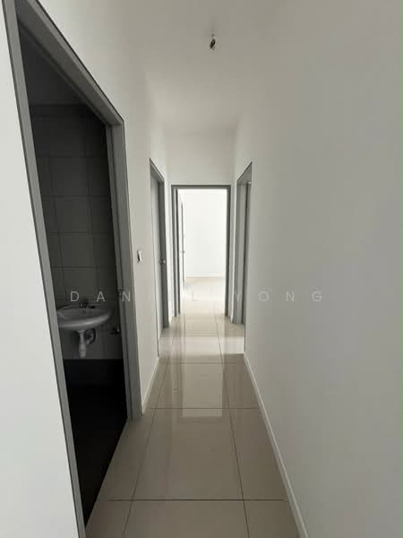 Kediaman Servis untuk Dijual di One 49 Residence - Daniel Yong - Corridor - PropertyGuru.com.my