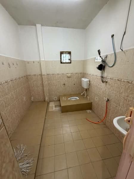 1-storey Terraced House for Sale in Mutiara Rini (Skudai) - Ee Fong Toh - Bathroom - PropertyGuru.com.my