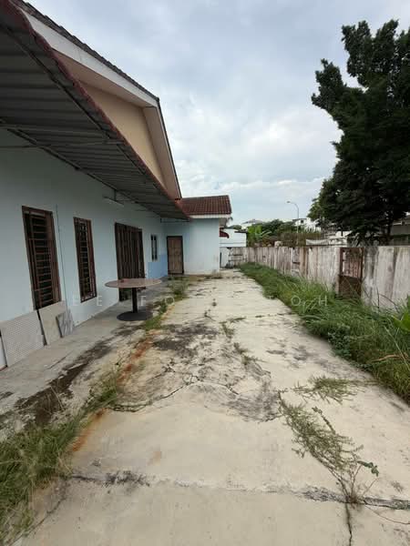 1-storey Terraced House for Sale in Mutiara Rini (Skudai) - Ee Fong Toh - Exterior - PropertyGuru.com.my