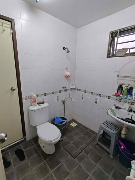 Semi-Detached House for Sale in Taman Ponderosa (Johor Bahru) - Ee Fong Toh - Bathroom - PropertyGuru.com.my