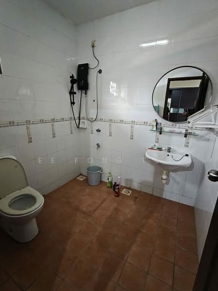 Semi-Detached House for Sale in Taman Ponderosa (Johor Bahru) - Ee Fong Toh - Bathroom - PropertyGuru.com.my