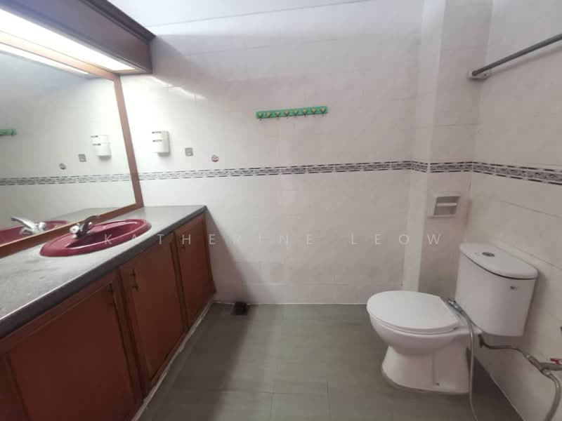 2-storey Terraced House for Rent in Taman Sutera (Johor Bahru) - Katherine Leow - Bathroom - PropertyGuru.com.my