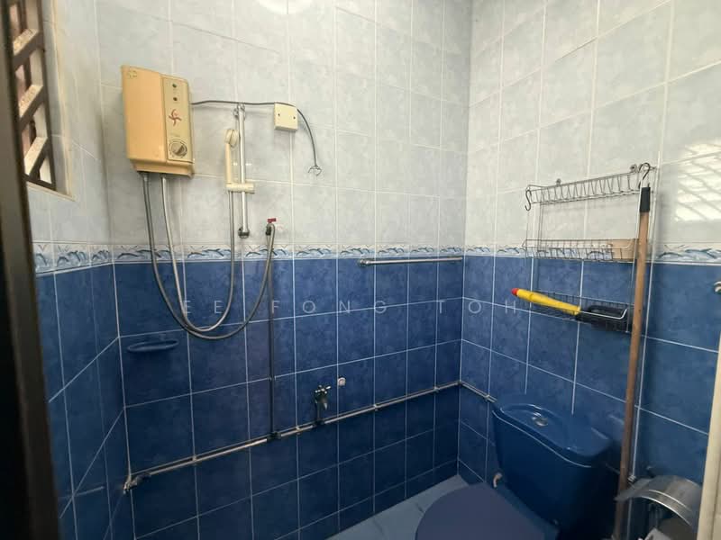 2-storey Terraced House for Sale in Taman Ungku Tun Aminah (Skudai) - Ee Fong Toh - Bathroom - PropertyGuru.com.my