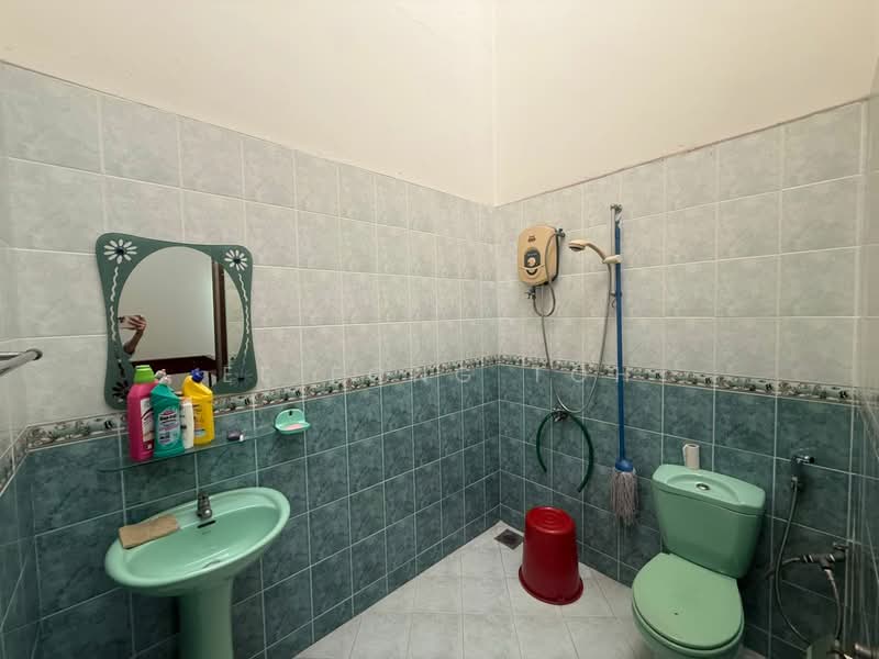 2-storey Terraced House for Sale in Taman Ungku Tun Aminah (Skudai) - Ee Fong Toh - Bathroom - PropertyGuru.com.my