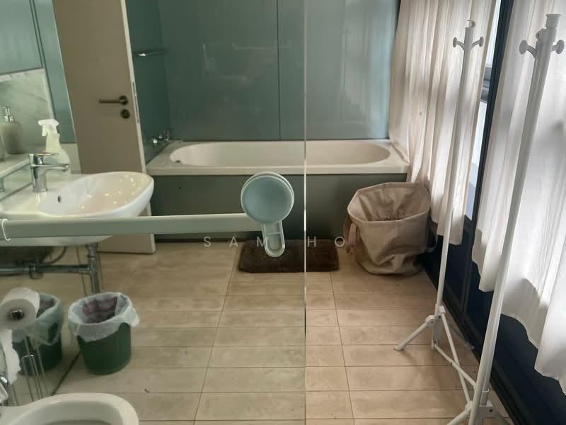 Kondominium untuk Disewa di Condominium @ The Troika - Sam Ho - Bathroom - PropertyGuru.com.my