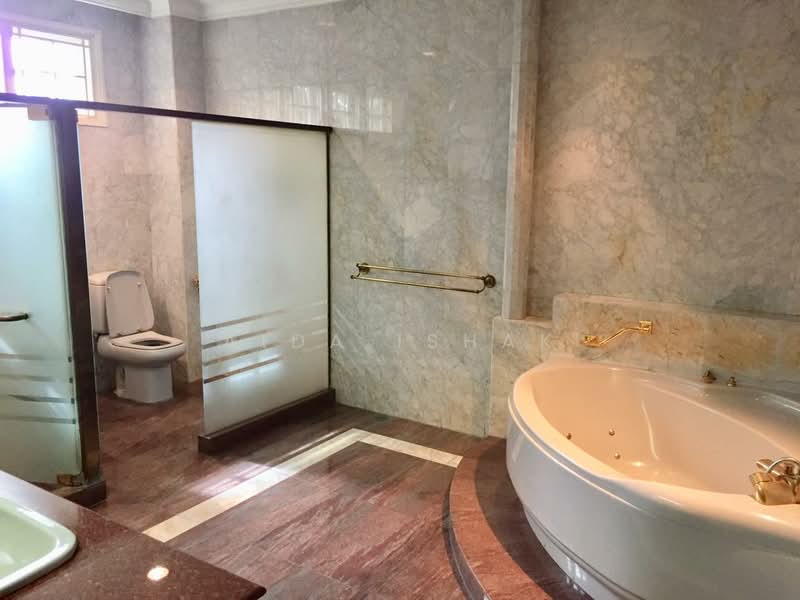 Rumah Banglo untuk Dijual di Taman Bukit Pantai (Bangsar) - Aida Ishak - Bathroom - PropertyGuru.com.my