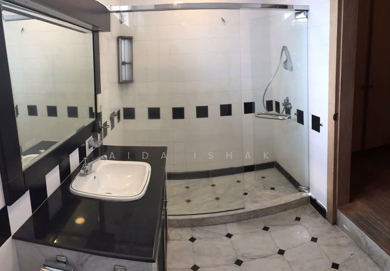 Rumah Banglo untuk Dijual di Taman Bukit Pantai (Bangsar) - Aida Ishak - Bathroom - PropertyGuru.com.my