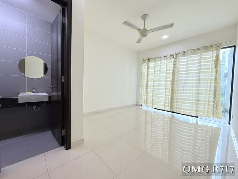 Rumah Teres untuk Dijual di Duta Villa (Setia Alam) - Ryan . - Bathroom - PropertyGuru.com.my