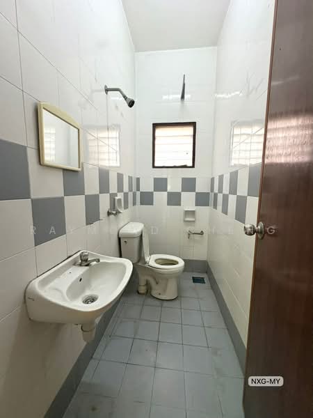 2-storey Terraced House for Rent in Kota Kemuning (Shah Alam) - Raymond Cheng - Bathroom - PropertyGuru.com.my