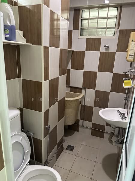Rumah Flat untuk Disewa di Desa Selatan - Eric Kang - Bathroom - PropertyGuru.com.my