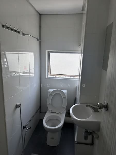 Rumah Flat untuk Disewa di Desa Selatan - Eric Kang - Bathroom - PropertyGuru.com.my