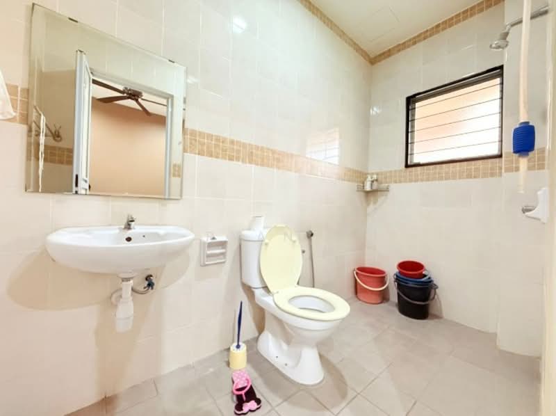 Rumah Berkembar untuk Dijual di Setia Damai 14, Setia Damai 15, Setia Damai 16 (Setia Alam) - Ryan . - Bathroom - PropertyGuru.com.my