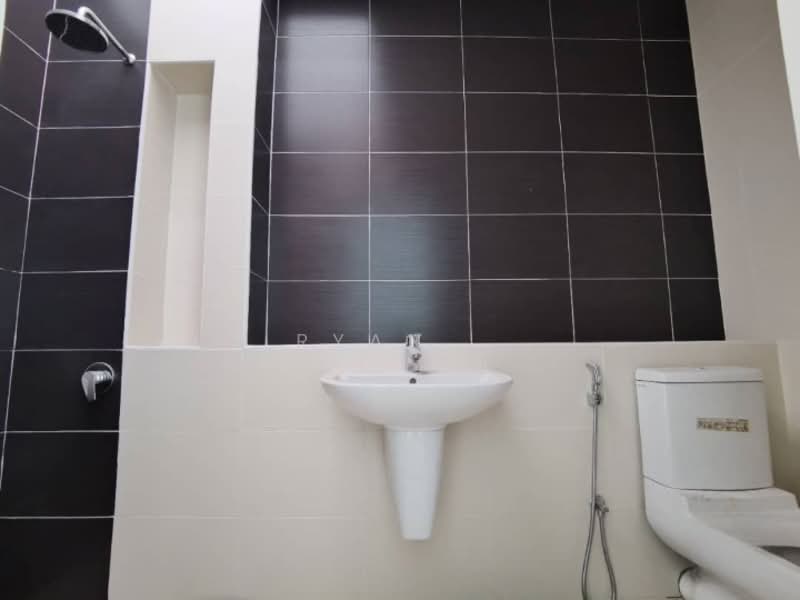 Rumah Berkembar untuk Dijual di Setia Alam (Selangor) - Ryan . - Bathroom - PropertyGuru.com.my
