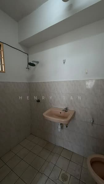 Apartment for Rent at Sri Ria Apartments - Henry Tan - Bathroom - PropertyGuru.com.my